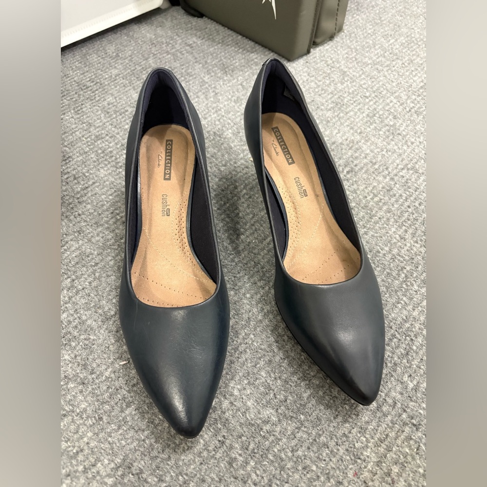 Clarks Women's Dark Navy Pointed Leather Pumps
